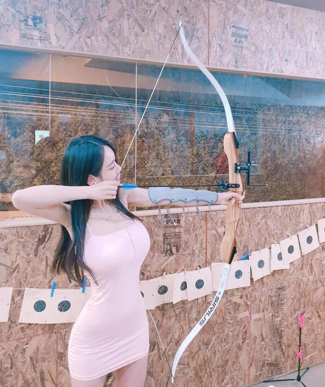 柳岩|连柳岩看了都会黯然失色的“不科学”身材，你顶得住几秒？