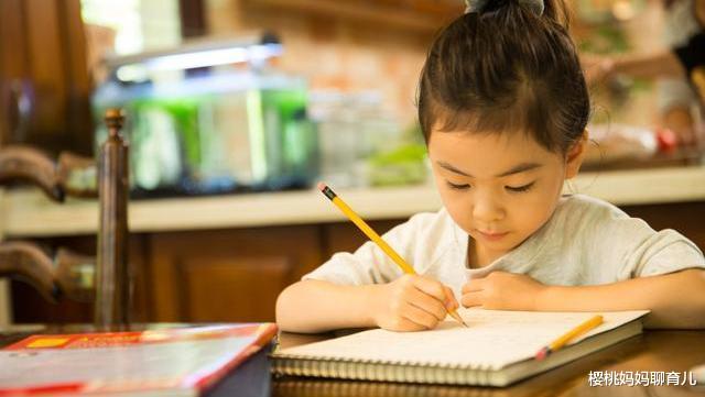 樱桃妈妈聊育儿|跳水冠军全红婵签名照走红，字迹工整漂亮，爸爸的回应让人称赞