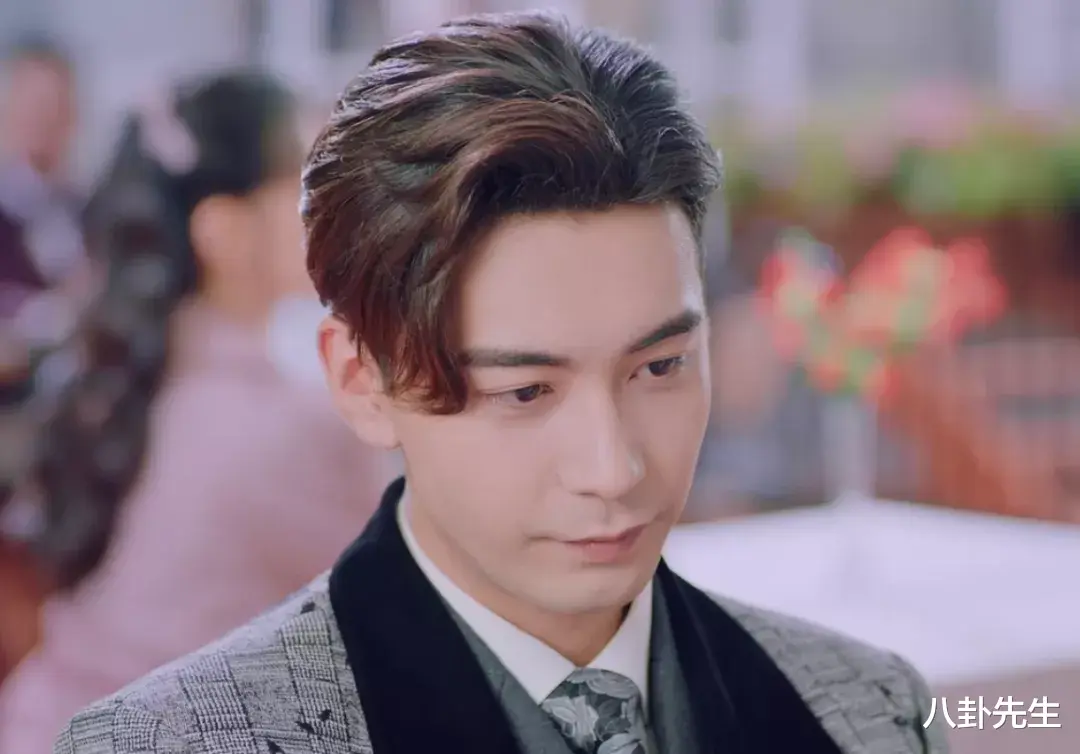 陈星旭|这部民国剧好离谱，演员妆发超时尚，男主靠耍帅拿下整个上海