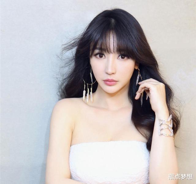 柳岩|41岁柳岩被路人抓拍，生图下身材引热议：这还是你喜欢的女神吗？