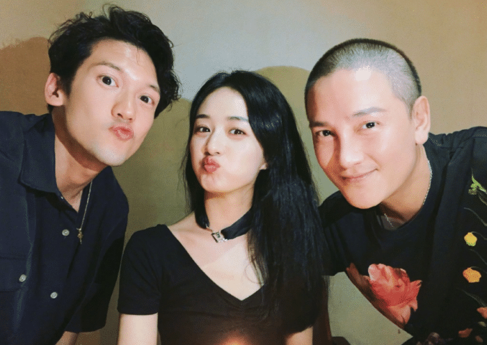 赵丽颖|赵丽颖元旦晒写真画风小清新，一月行程曝光全在剧组，事业心超强