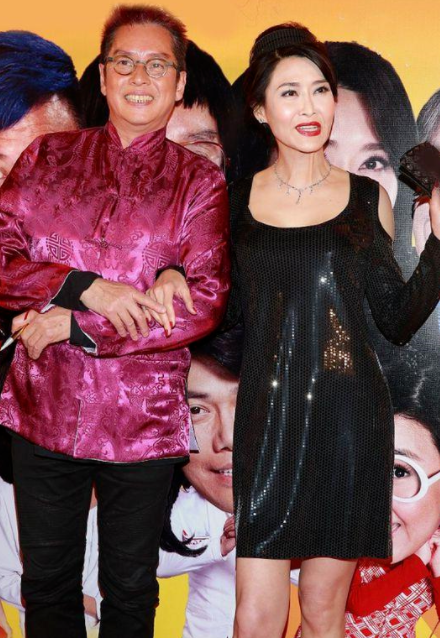 潮流前沿|叶玉卿年纪大了也优雅，穿黑色直筒裙显气质，50岁妈妈看了都羡慕