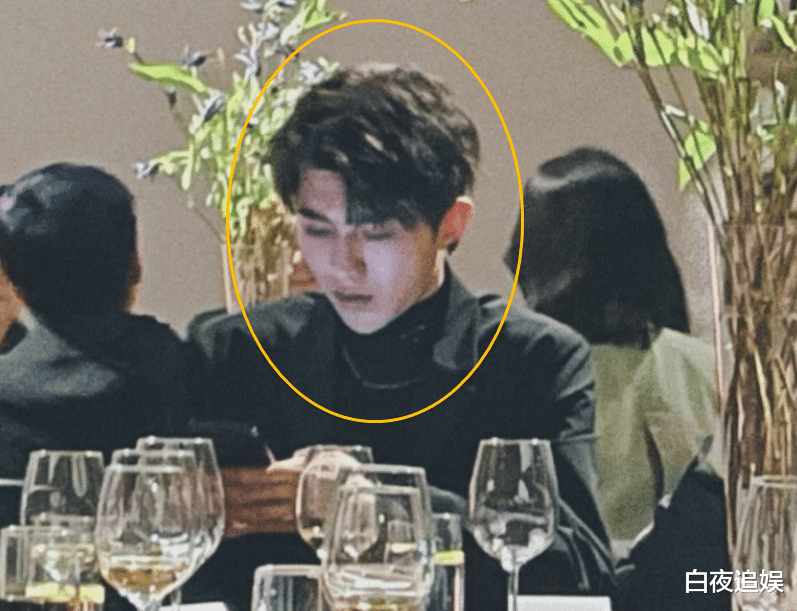 生图|蔡徐坤晚宴生图被疯传，无美颜无滤镜，怪不得都说他帅得不真实