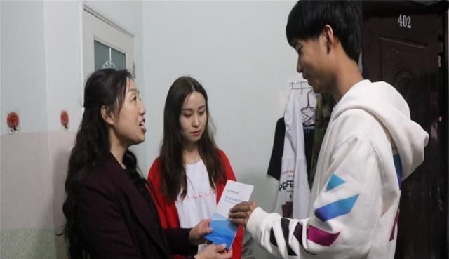 清华大学|“走读”or“住校”，白岩松直言：孩子上高中，打死也不能住校