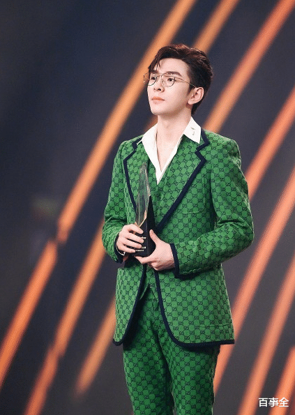 陶慧敏|微博之夜网红集体翻车：李子柒脸肿嘴歪，李佳琦驼背，丁真太矮了