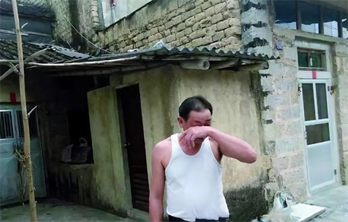 山东上门女婿目睹妻子出轨,讨要说法被妻子讥讽,他持刀连杀两人