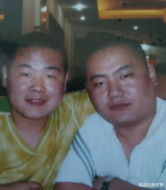 岳云鹏|身价上亿的岳云鹏，送5位姐姐车子房子，为何亲弟弟却在农村种地？