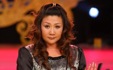 郭德纲|郭德纲背后的女人，手握德云社99%股份，为何王惠更受徒弟们喜爱