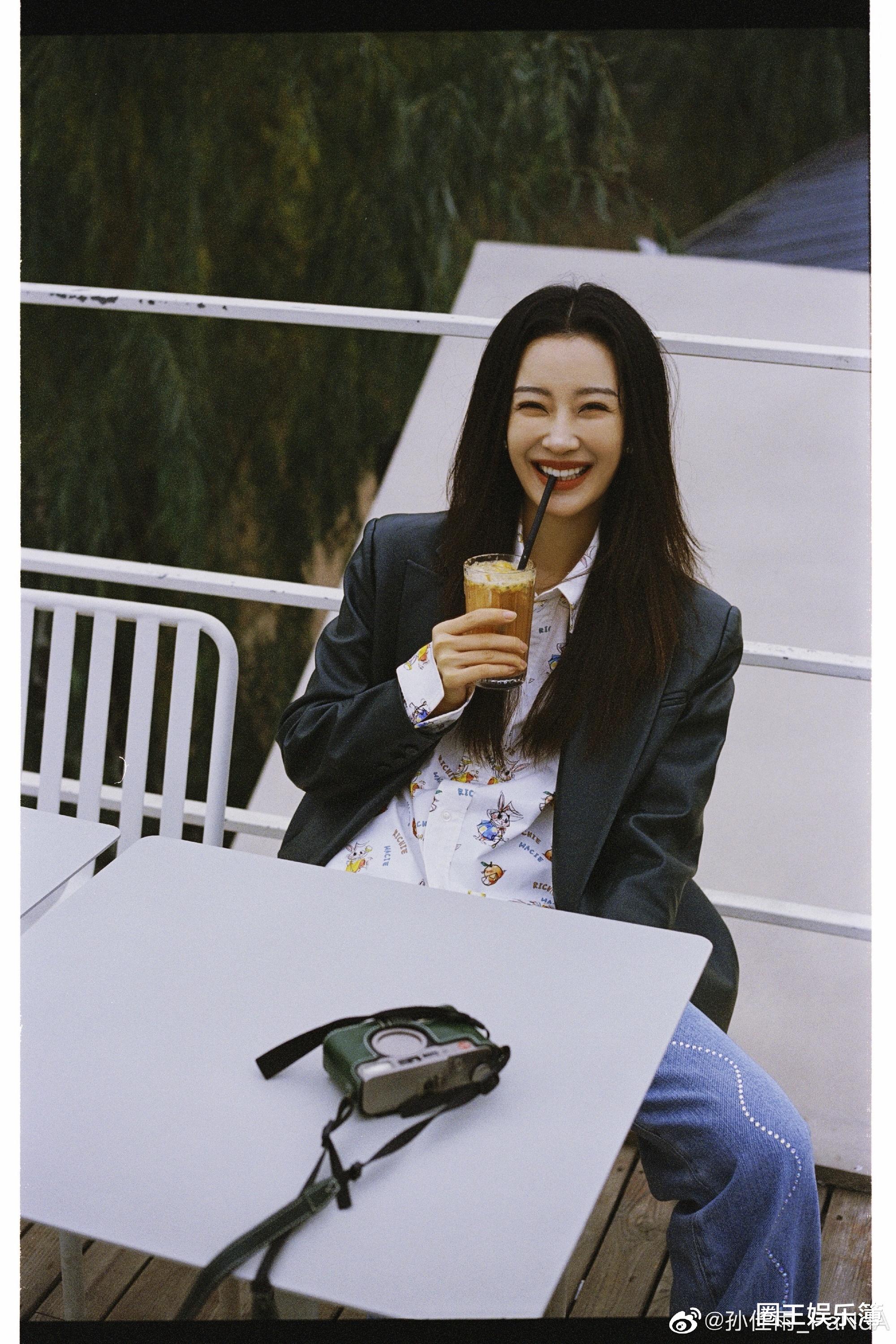 孙佳雨|《余罪》校花“安佳璐”孙佳雨新片定档，毕业四年越来越红