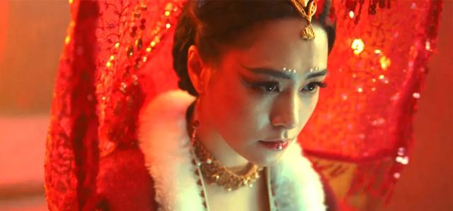 封神|香港昔日人气天后一出手，竟成就了一部2.9分辣眼睛烂片