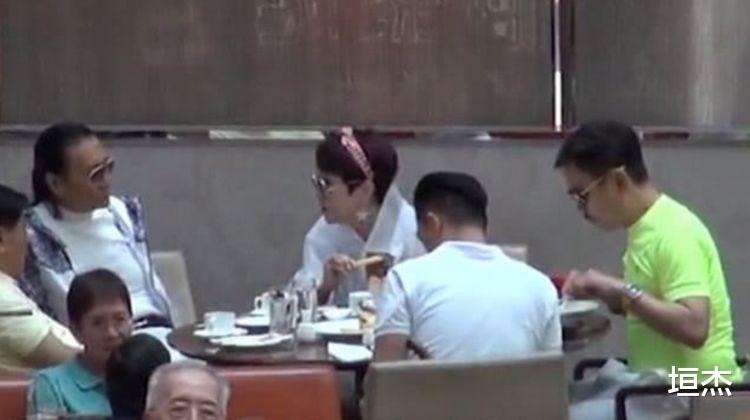 狄波拉|从谢贤虎口夺食,攀上谢霆锋母亲狄波拉,容忍“绿帽”几十年