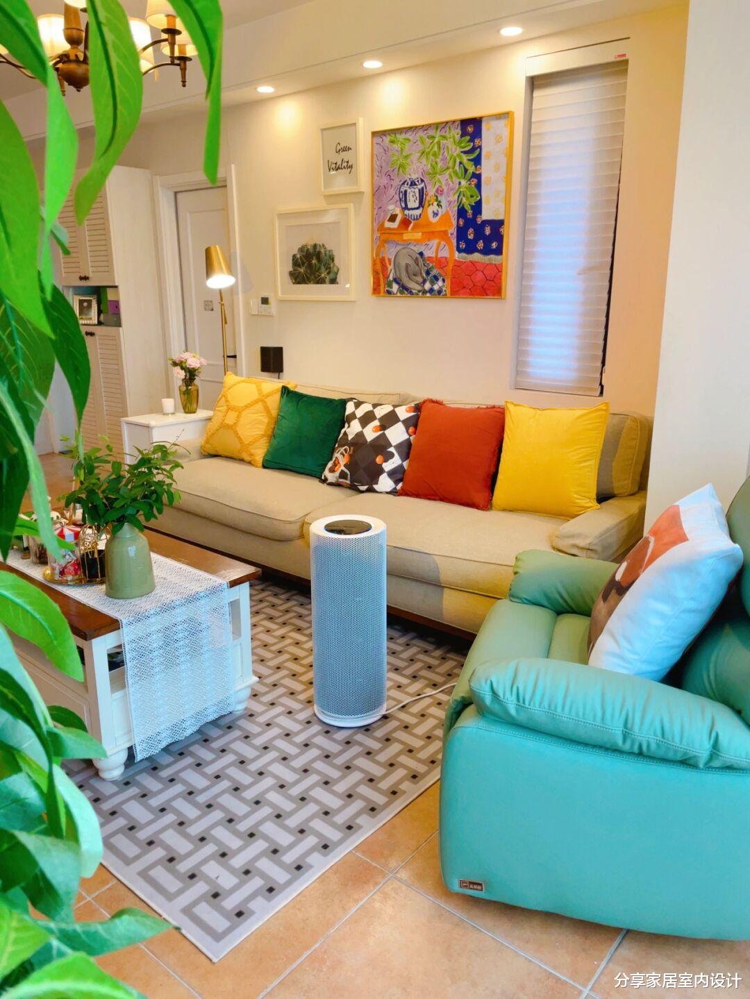 她家已经入住五年的房子，花里胡哨却很好看，全屋干净又实用