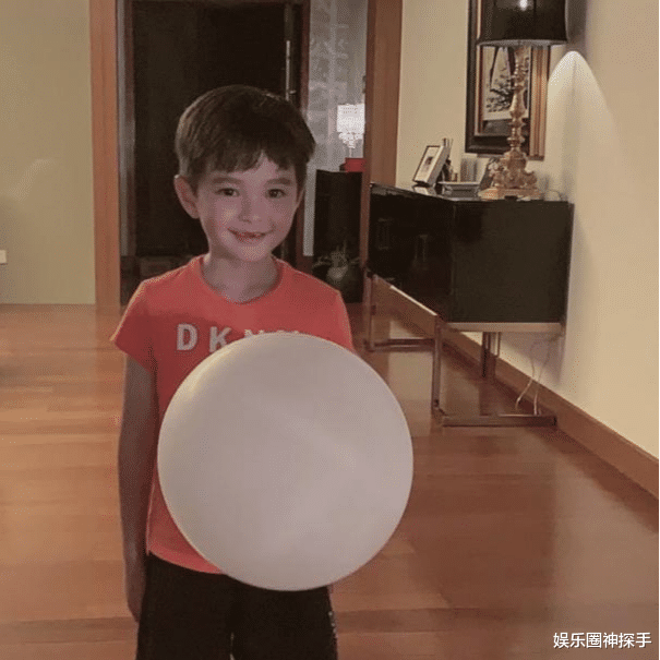 王诗龄|12岁王诗龄颜值高却不爱运动？这两位混血星二代，颜值高且爱运动