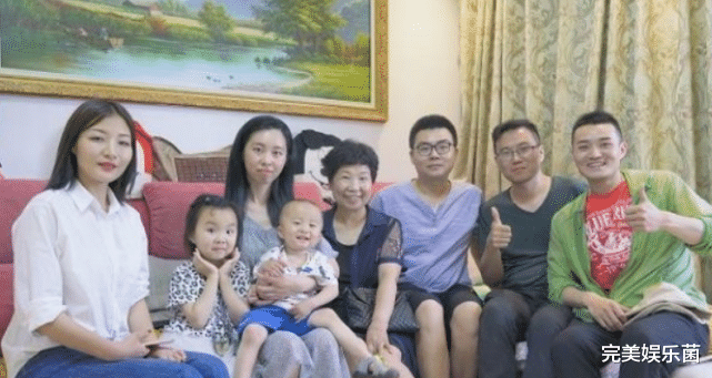 刘诗诗|田静地位180度反转，和杜妈合照只能站角落，跟许妈一起却能站C位