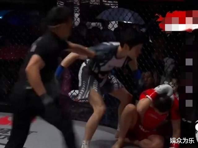 娱众为乐 向佐被网红药水哥打趴倒地？裁判连忙上前制止，事实却并非如此