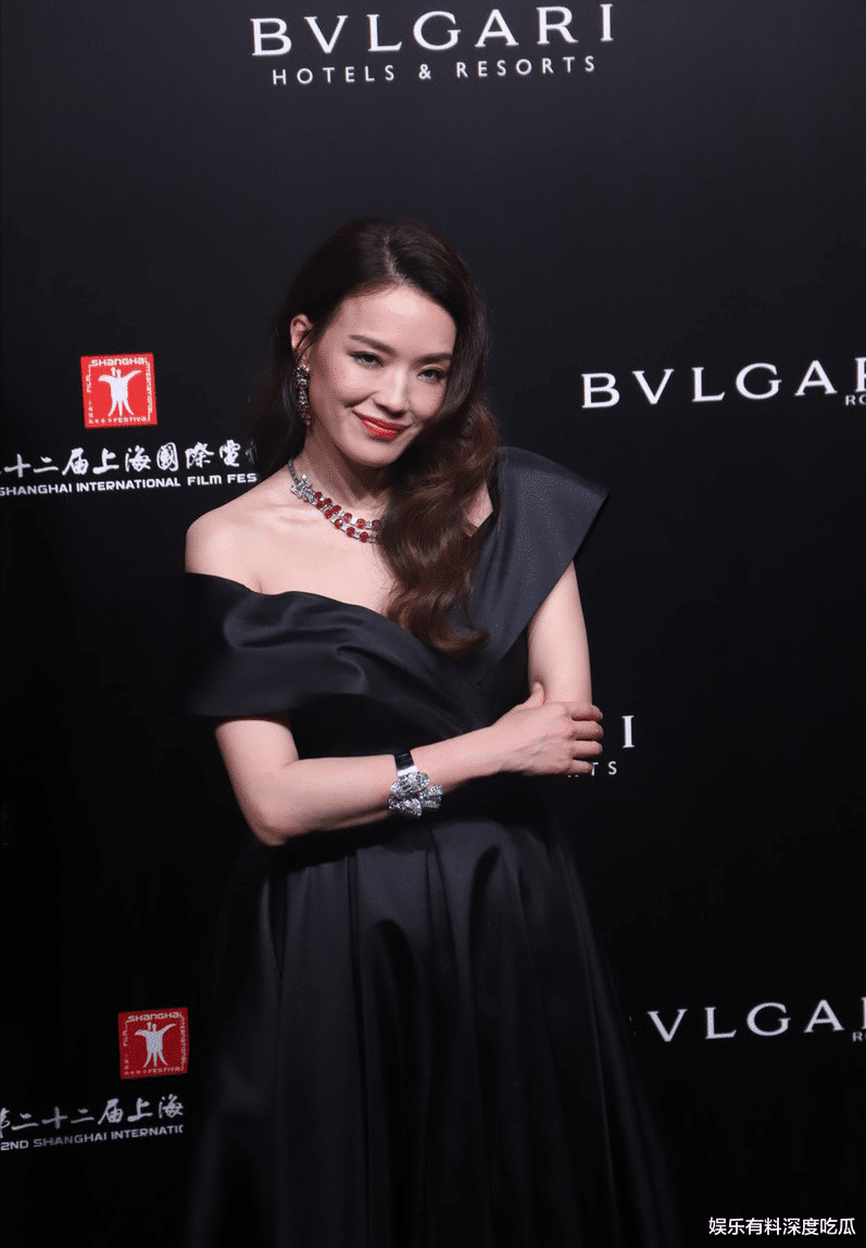 舒淇|舒淇：演艺圈里名副其实的美丽女神，尤其是性感的嘴唇非常美丽