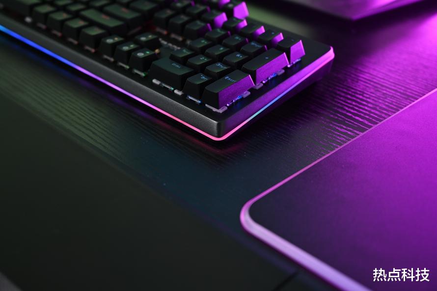 雷柏|雷柏V800RGB游戏机械键盘体验,边框环绕RGB灯光,浸水依然能使用
