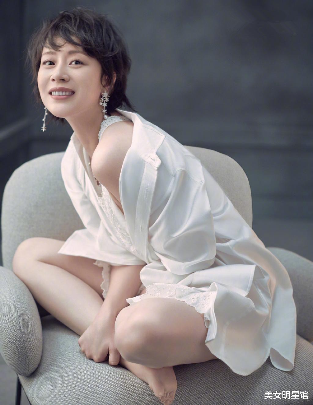 海清|44岁海清，容颜美丽身材有料，女神气质越来越越浓了！