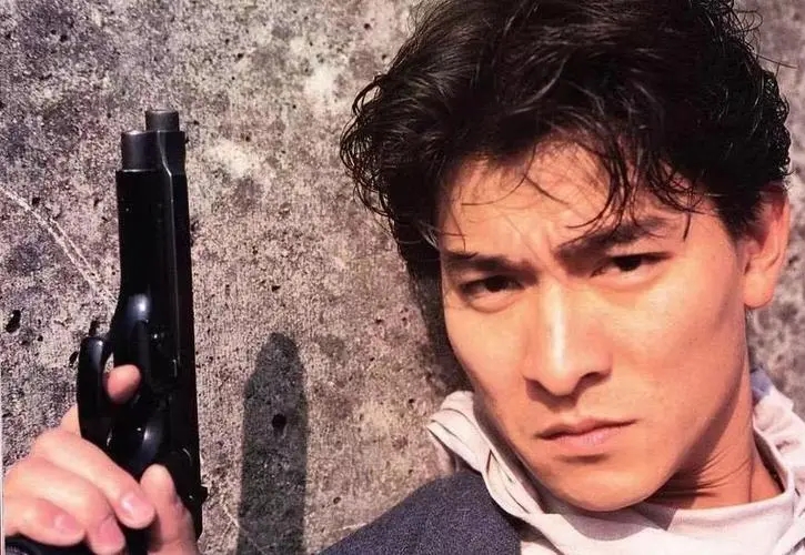 何司丞说故事|“翻版刘德华”:相貌太像被央视签约,出场却很不低调