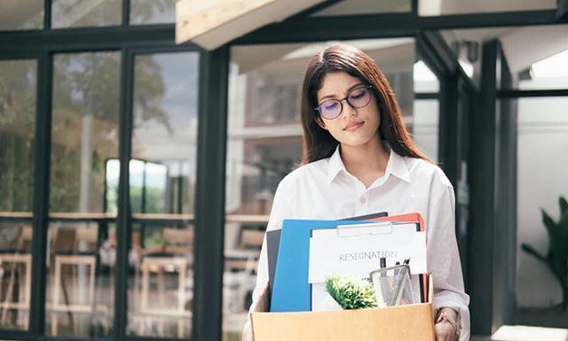 其实很无奈 带薪“看片”、月入过万，为何就是招不到人？前员工：“吃不消”