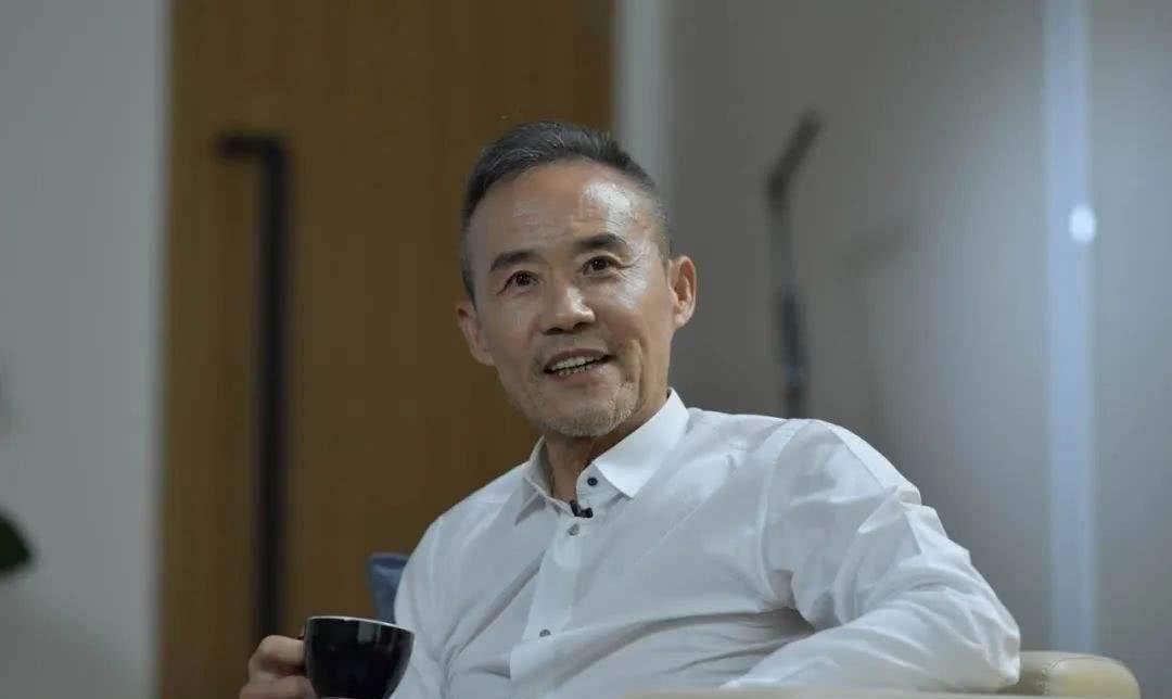 王石|万科王石69岁再得幼女，被称人生赢家：妻子比他小30岁，每月退休金可领100万