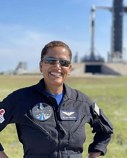 引力波 三手火箭载二手飞船送四名平民上太空，一名富豪买单