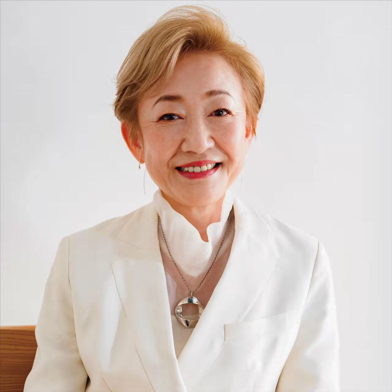 面膜 这才是老年人最实用的发型，不烫不染真实接地气，清爽利落显年轻