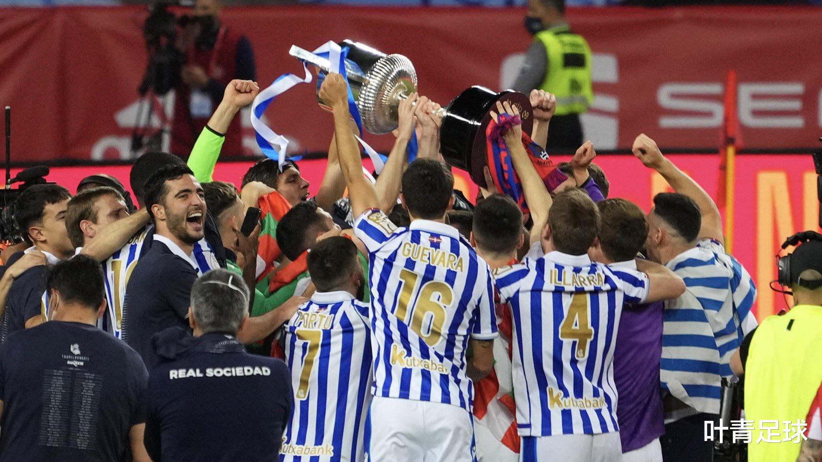 刘国梁|34年首冠！6000人口小镇沸腾了：到主帅家门口敲锣，邻居致敬