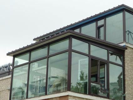 老公把新房顶楼露台封了，刚发图到业主群，城管和物业就来罚款了！