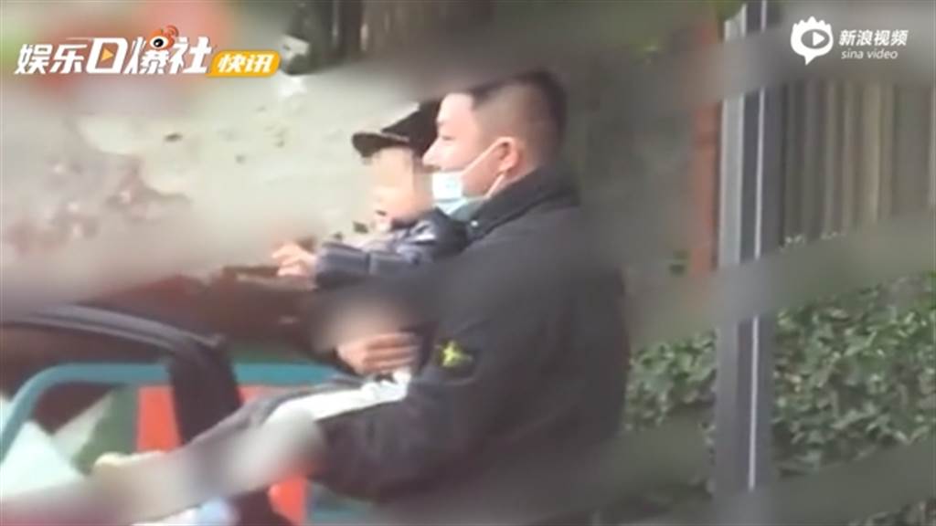 赵丽颖|赵丽颖拍广告「母子连心」 2岁儿「想想」嘟嘴来探班