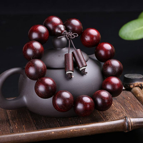 沉香|941红木家具： 楠木、黄花梨、紫檀、沉香，你会选择哪种手串把玩？