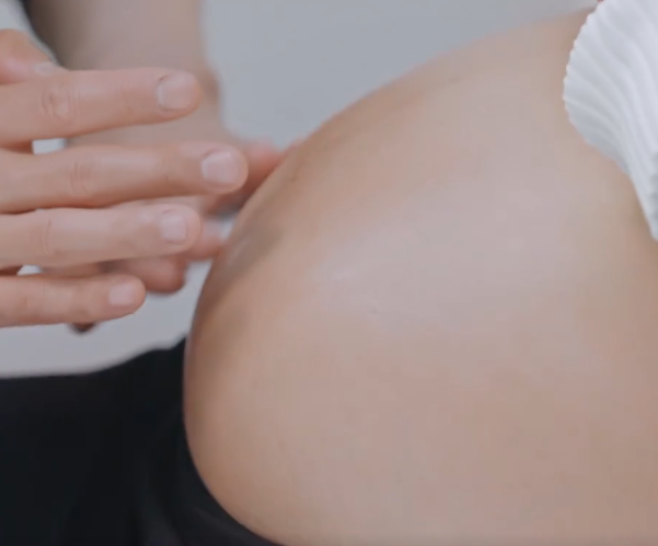 王灿|杜淳给王灿肚皮涂精油，掀开衣服露出妊娠纹，是不是“二婚”一目了然