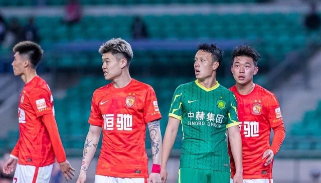 勇士隊(duì)|廣州恒大24歲前鋒掉鏈子，曾是郜林接班人，年紀(jì)輕輕癡迷文身