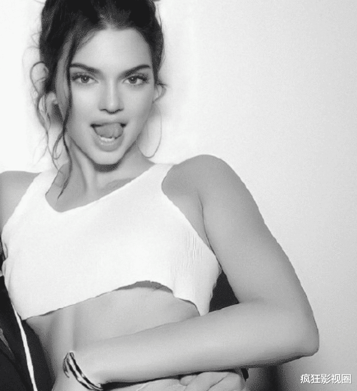 凯莉·詹娜|美国顶级名媛的奢侈生活什么样?别墅养宠物、飞机当代步