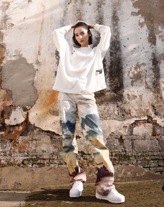 猫姐穿搭经 杨幂旗下艺人代斯，体重只有98斤，各种穿衣风格切换自如不输幂姐