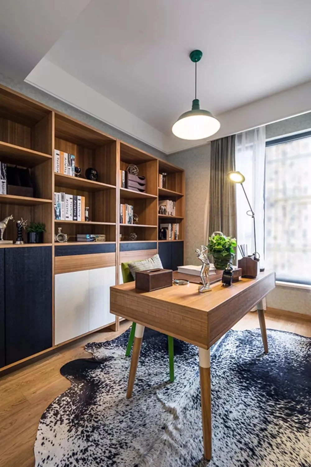书桌如何摆放,书房才更实用大方?