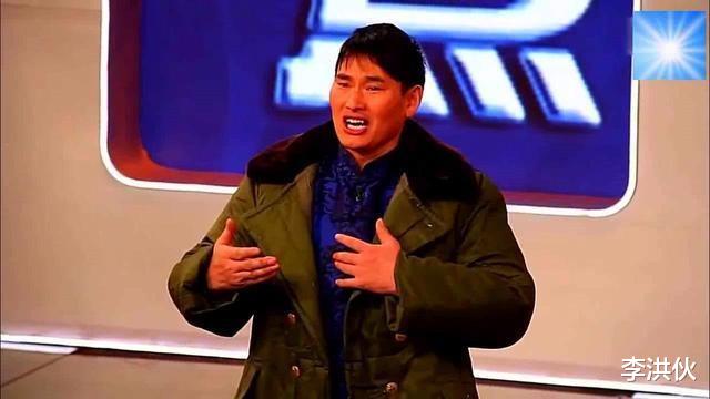 朱之文|大衣哥还有心情踩高跷扮猩猩，你家大门又被人砸了！