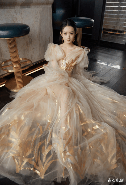 毛晓彤|2021红毯吸睛的12位女星，一个比一个性感，毛晓彤堪称纯欲天花板