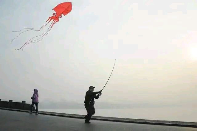 长江|谁说在江边挥舞鱼竿就是钓鱼？执法人员都看傻了，大呼管不了！