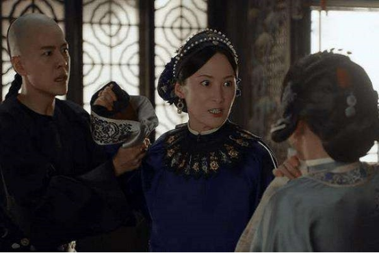 街拍|豆瓣从5.2直降到2.8，虐猫事件之后，《当家主母》不值得看了？