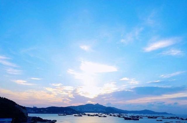 武汉 中国被称为群岛的城市，是集岛屿、沙滩、浪花和古镇的美丽城市