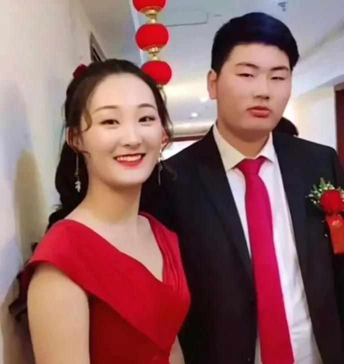 陈亚男|亚男父母为女儿撑腰，开播怼别人素质差劲，二人一唱一和特开心