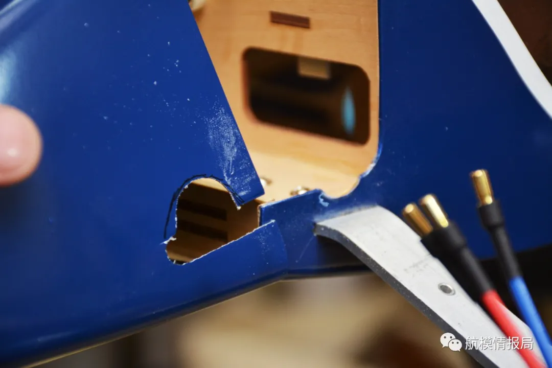 动力学 航模测评   酷似宇宙飞船，福莱特出品的蟋蟀双发像真机开箱和飞行