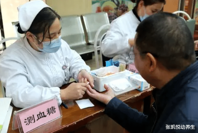 张凯悦动养生|45岁女子每天吃5瓣蒜降糖，一个月后怎么样了？她的血糖低了吗？