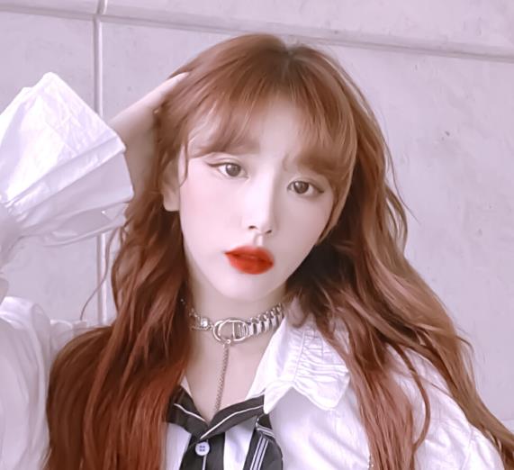 你好火焰蓝|《奇异剧本鲨》孔雪儿出场惊艳，以为她会安静，结果进门就暴露