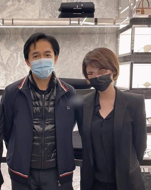 斛珠夫人|59岁梁朝伟上海逛商场被偶遇!穿平价服装接地气,疑随刘嘉玲来沪定居