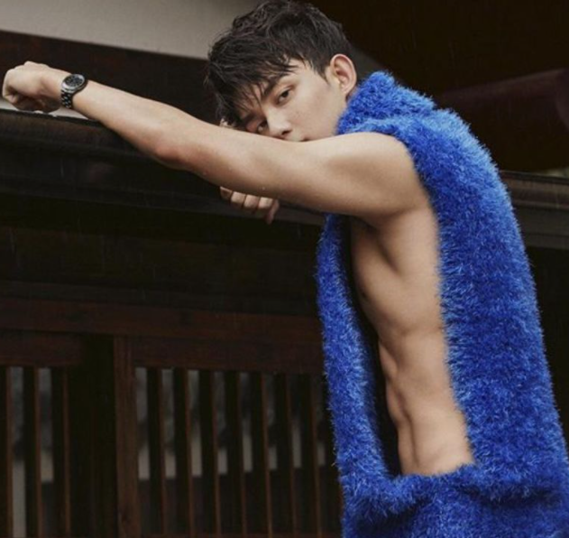 白敬亭|吴磊：这是我的肌肉，王嘉尔：这是我的肌肉，白敬亭：麻烦让开