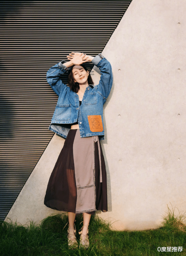 0度星推荐|张钧甯美到骨子里，牛仔外套都能穿出女人味，小露香肩风情万种