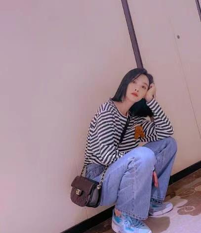 胖达美妆所|宋茜身材真耐穿,素简风打扮也一股韩系风,好看真不是光靠“漏”