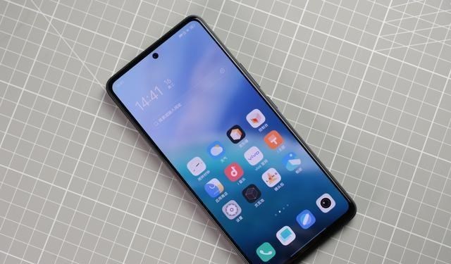 散热器|金刚石散热！16G+5600mAh，iQOO Neo6有点东西